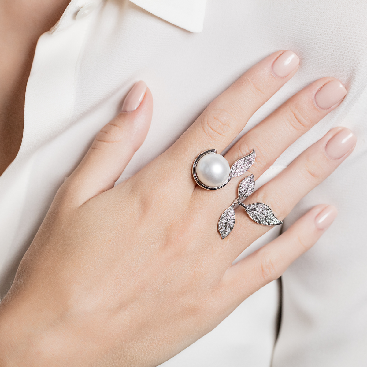 Mille Et Une Feuilles White Pearl Ring